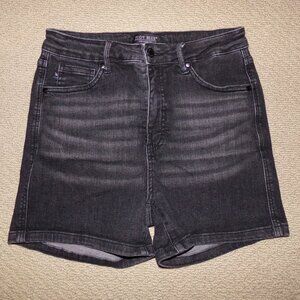 JUDY BLUE BLACK DENIM SHORTS SZ L